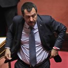 Bus dirottato a Milano, Salvini: «L'autista è una bestia ignorante»