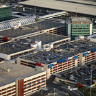 Trentenne trovato morto fra i parcheggi multipiano dell'aeroporto di Fiumicino: ipotesi suicidio, fuga dopo un furto o parkour