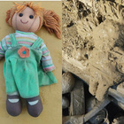 Ischia, volontaria trova una bambola nel fango. L'appello sui social: «Voglio restituirla alla bambina che l'ha persa»