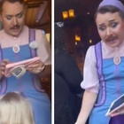 Disneyland, la principessa del negozio per bambine è un uomo (con i baffi): genitori furiosi sui social
