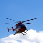 Elicottero precipita sulle Alpi francesi, cinque morti: grave il pilota, unico sopravvissuto