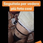 Pavia, a 13 anni nuda con alcuni compagni nella chat di classe: scandalo in una scuola media