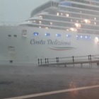 Grande Nave della Costa sfiora la Riva 7 Martiri durante il nubifragio