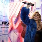 Rita Ora, sotto la pelliccia (quasi) niente: la popstar sexy testimonial di lingerie
