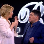 Il "giudice" Maradona super ospite: «Mi sembra di essere a Napoli», standing ovation