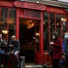 Stretta a Parigi: bar chiusi e restrizioni per i ristoranti. La città ora è in "zona scarlatta"