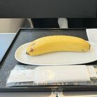 Banana come pranzo vegano al passeggero sull'aereo: lui denuncia tutto sui social