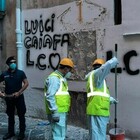 Murales della camorra a Napoli, lo sfregio continuo: per il baby rapinatore ucciso è caccia alla donna writer