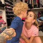 Chiara Ferragni, su Instagram il bacio con Leone: fan scatenati per il dettaglio hot