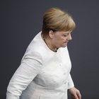 Merkel, mistero sul male di Angela: le ipotesi sul tremore