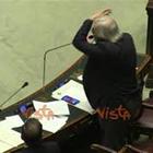 Taglio Parlamentari, Sgarbi: "Grillo stupra il Parlamento"