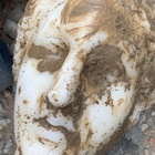 Roma, una testa di marmo riaffiora da piazza Augusto Imperatore: «Preziosa testimonianza del passato»