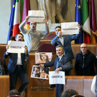 • Bagarre in Campidoglio, la protesta di Pd e Fratelli d'Italia