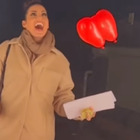 Elisabetta Gregoraci, compleanno infinito. Tappeto rosso e palloncini, il mistero della sorpresa: «Non ho parole per tutto questo amore»