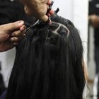 Crisi Venezuela, ragazze vendono i loro capelli per lasciare il paese