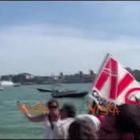 No Grandi Navi a Venezia, i manifestanti sfilano a bordo delle barche nella Laguna