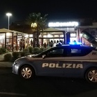 Trieste, giovane ferito dopo lite con un migrante entra al McDonald's e chiede aiuto. È gravissimo