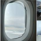 Aereo decolla senza due finestrini, l'equipaggio se ne accorge in volo a 3000 metri: attimi di terrore tra i passeggeri