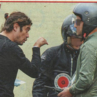 Riccardo Scamarcio fermato dalla polizia in moto: discussione con gli agenti, poi succede che...