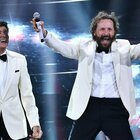 Sanremo 2022, Gianni Morandi con Jovanotti vince la serata cover. «Gara falsata», scoppia la polemica sul web