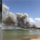Incendi Pescara, il fuoco minaccia le case: fuga dalle spiagge, oltre 30 persone in ospedale