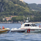 Lago Maggiore, scontro gommone-motoscafo: 7 feriti, bimbi volati in acqua