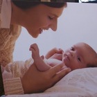 Azzurra Carnelos, chemio sospesa per far nascere il figlio: la foto con il bimbo sull'altare nel giorno del suo funerale