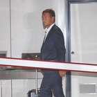 Totti a Fiumicino in partenza con la squadra: stavolta l'esordio è da dirigente