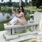 La figlia di Al Bano e Romina in posa sulla tomba del nonno, fan furiosi su Instagram: «Un po' di rispetto...» FOTO