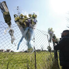 Fiori ed abbracci nel luogo dell'incidente dove ha perso la vita Daniel Guerini (foto Andrea Giannetti/Ag.Toiati)
