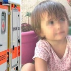 Soleil colpita da malore mentre è in vacanza in Albania, la bambina di un anno e mezzo muore tra le braccia dei genitori