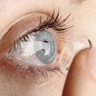 Usa le lenti a contatto in piscina, 39enne perde la vista da un occhio