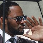 R. Kelly arrestato per pedopornografia: il rapper lavorò con Michael Jackson e Puff Daddy