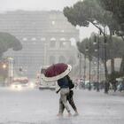 Roma, caos maltempo: alberi caduti e allagamenti