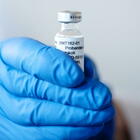 Il Papa contro i no-vax, sanzioni ai dipendenti che non si vaccinano: rischiano il licenziamento