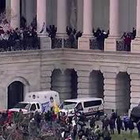 Assalto al Congresso Usa, i manifestanti assediano Capitol Hill