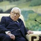 Henry Kissinger compie 100 anni