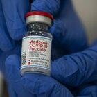 Moderna, dipendente ospedale distrugge 500 dosi di vaccino negli Stati Uniti: licenziato