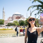 Viaggi, le 10 città migliori per una vacanza da soli: dalla Turchia alla Spagna, ecco le mete da scoprire