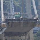 Ponte Morandi, paura nel cantiere: gru si inclina, tre persone ferite