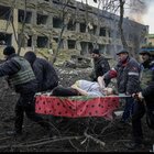 Mariupol, cosa è successo davvero all'ospedale? Propaganda russa scatenata, la guerra delle fake news