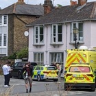 Auto si schianta contro una scuola elementare a Wimbledon: bambina morta e altri 7 feriti. Arrestata la donna alla guida