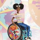 Barbie lancia la serie di fodere per le bambole in sedia a rotelle