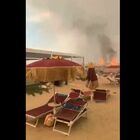 Incendi Pescara, anche gli ombrelloni in fiamme: terrore tra i bagnanti