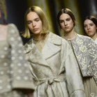 Dior guarda al presente e al futuro: la nuova collezione si ispira all'Ucraina e alla vita