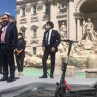 Mobilità, Helbiz e Telepass portano a Roma il primo servizio di monopattini in sharing