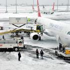 • Bufera di neve a Istanbul, 500 italiani bloccati in aeroporto