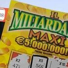 Gratta e Vinci milionario, vince 2 milioni con un biglietto da 20 euro. «Non lascerò il mio lavoro»