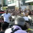 GARA INCREDIBILE Bolt gareggia contro un mototaxi e vince