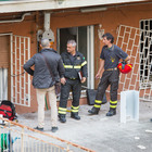 Roma: esplosione in un appartamento alla Garbatella (foto Davide Fracassi/Ag.Toiati)